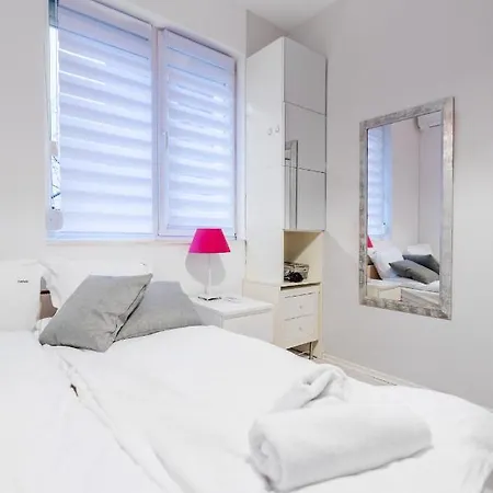 Cute&cozy 2bd Flat With Balcony * ソフィア