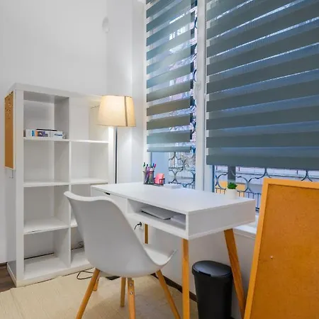 Cute&cozy 2bd Flat With Balcony Appartamento